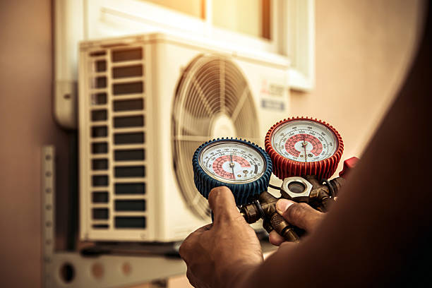 Professional Hvac technician working in La Follette, TN